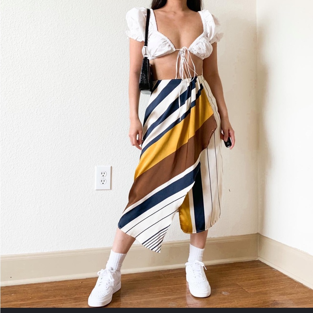 Mango Asymmetrical skirt with front panel
cascading ruffle